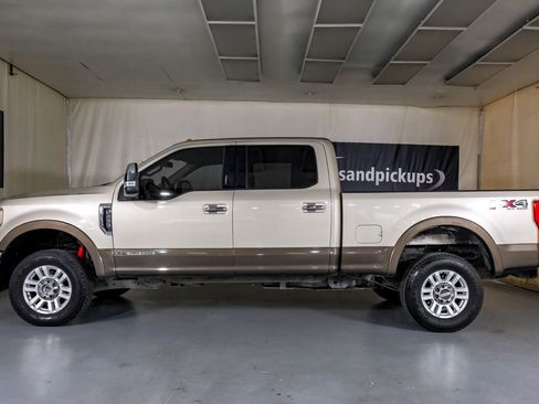 Used 2017 Ford F250 Lariat w/ Chrome Package image 11