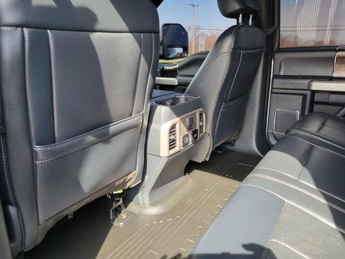 Used 2022 Ford F250 Lariat w/ Black Appearance Package image 29