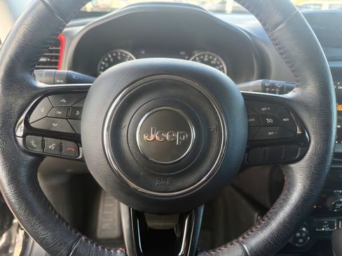 Used 2022 Jeep Renegade Trailhawk w/ Trailer Tow Group image 27