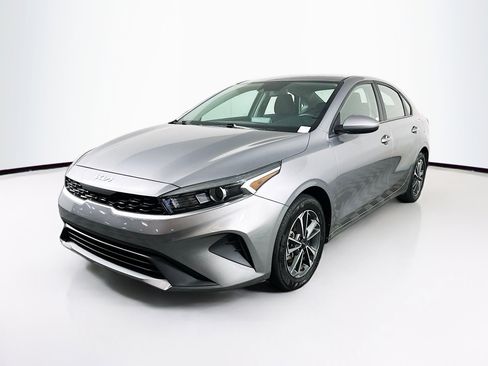 Used 2024 Kia Forte LXS FWD image 3