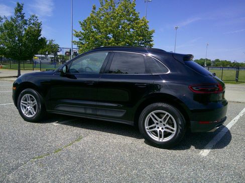 Used 2017 Porsche Macan AWD/4WD image 34