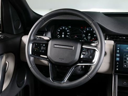 Used 2025 Land Rover Discovery Sport Dynamic SE image 12