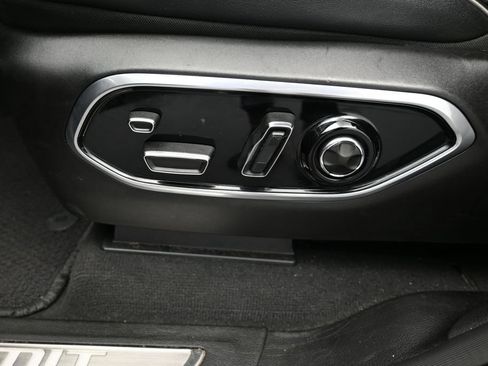 Used 2025 Jeep Grand Cherokee Summit AWD/4WD image 21