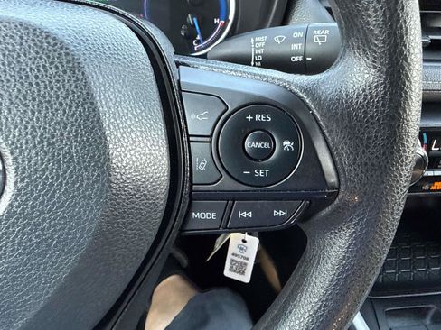 Used 2024 Toyota RAV4 LE AWD/4WD image 25