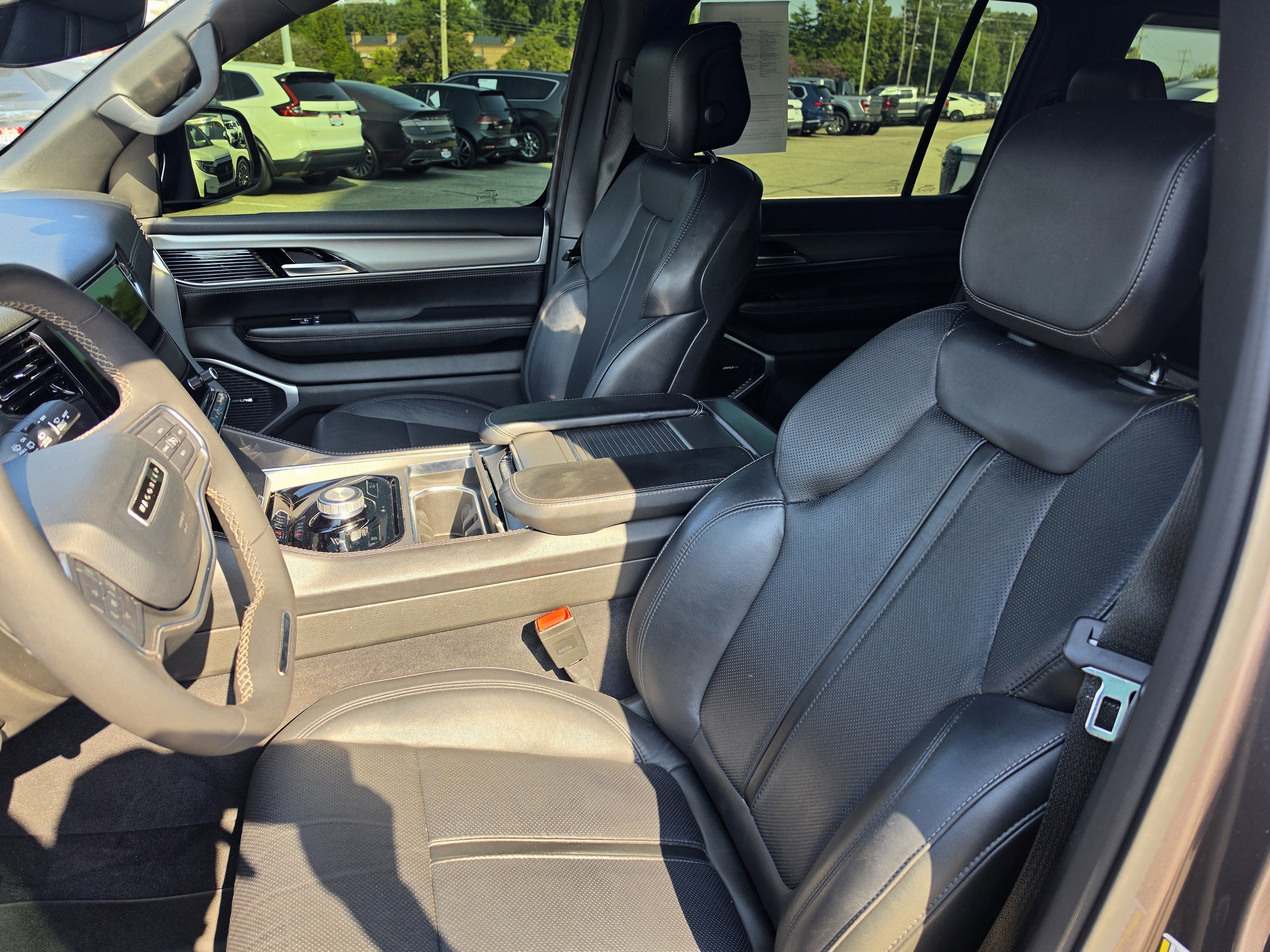 Used 2023 Jeep Wagoneer Series II AWD/4WD image 14