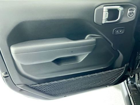 Used 2025 Jeep Gladiator Rubicon w/ Convenience Group image 20