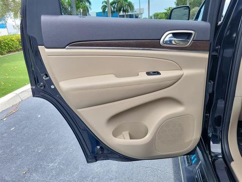 Used 2017 Jeep Grand Cherokee Limited RWD image 11