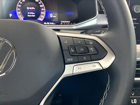 Used 2025 Volkswagen Taos SE image 25