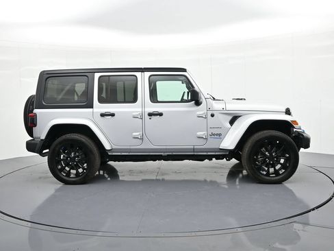 Used 2022 Jeep Wrangler Unlimited Sahara w/ Cold Weather Group AWD/4WD image 5