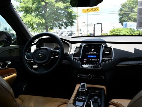 Used 2025 Volvo XC90 T8 Ultra w/ Protection Package Premier AWD/4WD image 18