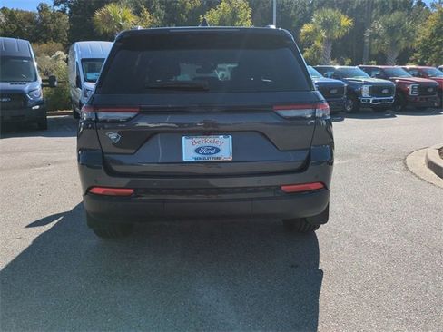 Used 2024 Jeep Grand Cherokee Altitude image 5