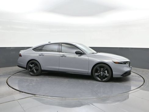 Used 2025 Honda Accord Sport image 15