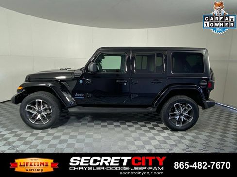 Used 2024 Jeep Wrangler Unlimited w/ Convenience Group AWD/4WD image 4