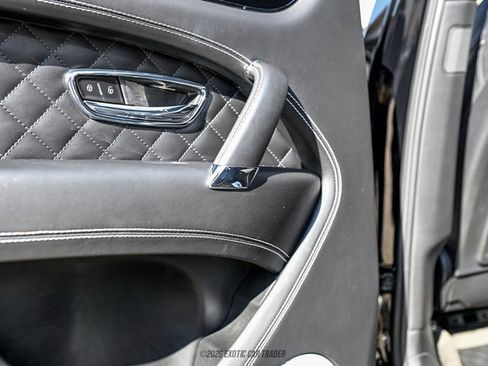 Used 2018 Bentley Bentayga image 48