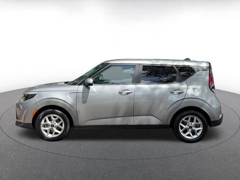 Used 2025 Kia Soul LX w/ LX Technology Package FWD image 9