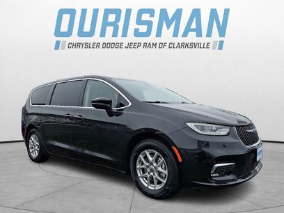 Used 2023 Chrysler Pacifica Touring-L