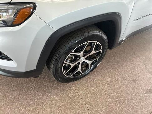 Certified 2024 Jeep Compass Limited AWD/4WD image 4