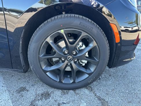 New 2026 Chrysler Pacifica Select image 3
