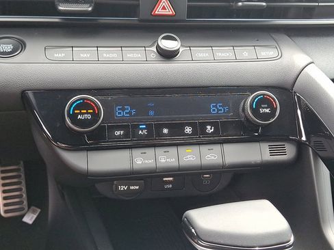 New 2025 Hyundai Elantra SEL image 15