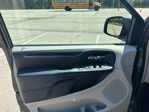 Used 2012 Chrysler Town & Country Touring w/ Entertainment Group #1 image 10