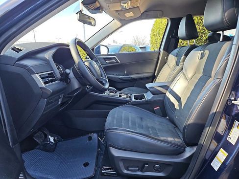 Used 2024 Mitsubishi Outlander SE image 9