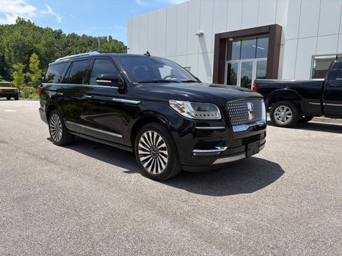 Used 2018 Lincoln Navigator Reserve w/ Technology Package AWD/4WD image 4