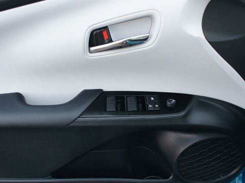 Used 2021 Toyota Prius Prime XLE image 30