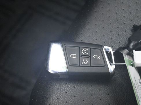 Used 2022 Volkswagen Atlas Cross Sport SE image 30