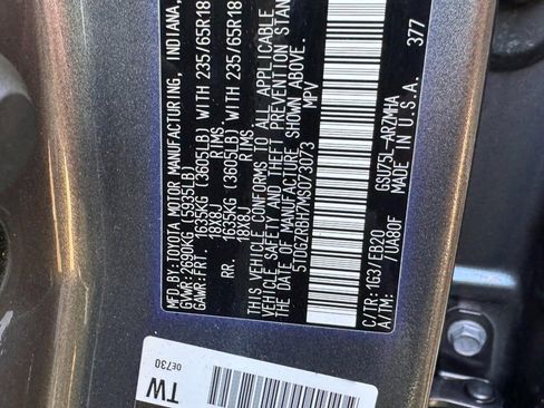 Used 2021 Toyota Highlander XLE image 26