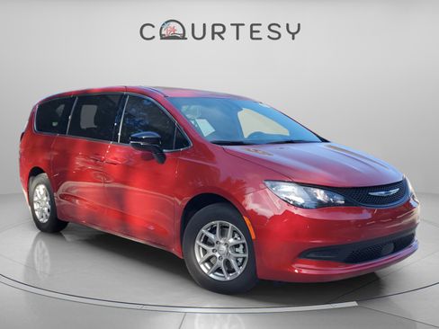 New 2026 Chrysler Voyager LX image 4