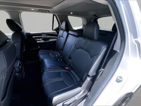 Used 2025 Honda Pilot Touring image 18