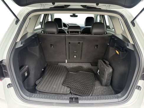 Certified 2023 Volkswagen Taos SE w/ Black Wheel Package FWD image 17