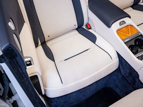 Used 2018 Rolls-Royce Dawn RWD image 24