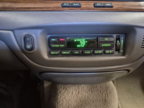 Used 2007 Ford Crown Victoria LX RWD image 26