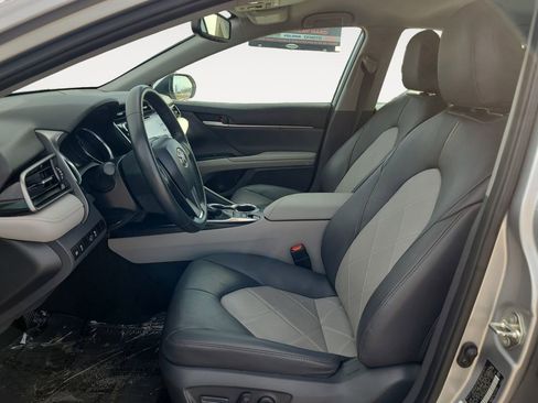 Used 2019 Toyota Camry XLE w/ Carpet Mat Package FWD image 9