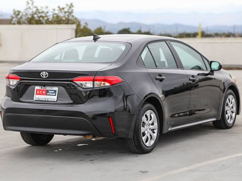 Certified 2025 Toyota Corolla LE image 6