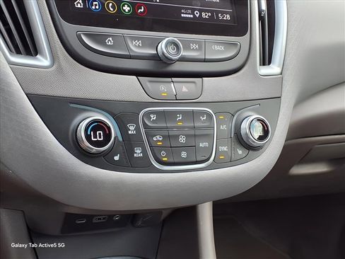 Used 2025 Chevrolet Malibu LT image 14