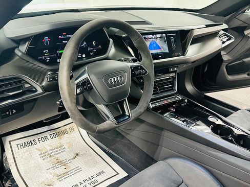 Used 2022 Audi e-tron GT Premium Plus image 11