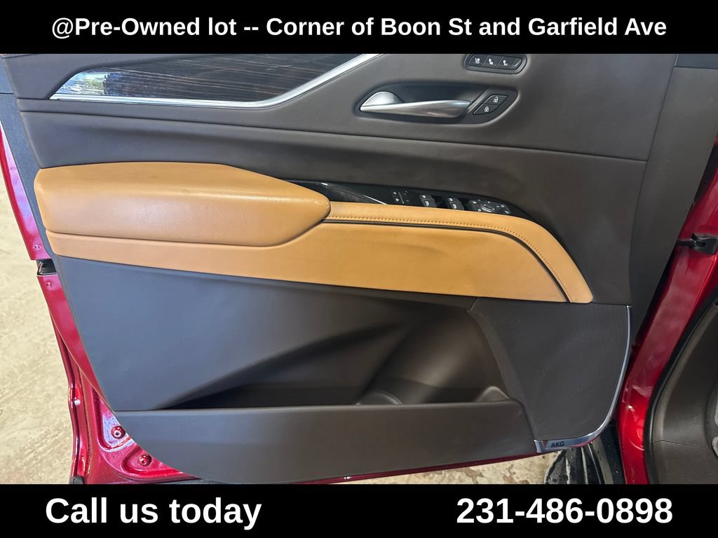 Used 2021 Cadillac Escalade Premium Luxury AWD/4WD image 15