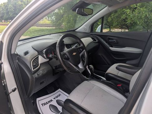 Used 2017 Chevrolet Trax LT w/ Driver Confidence Package FWD image 3