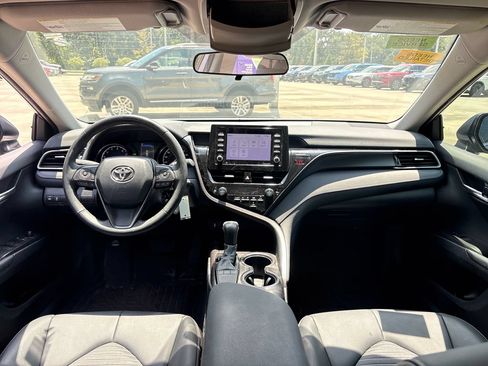 Used 2024 Toyota Camry SE FWD image 7