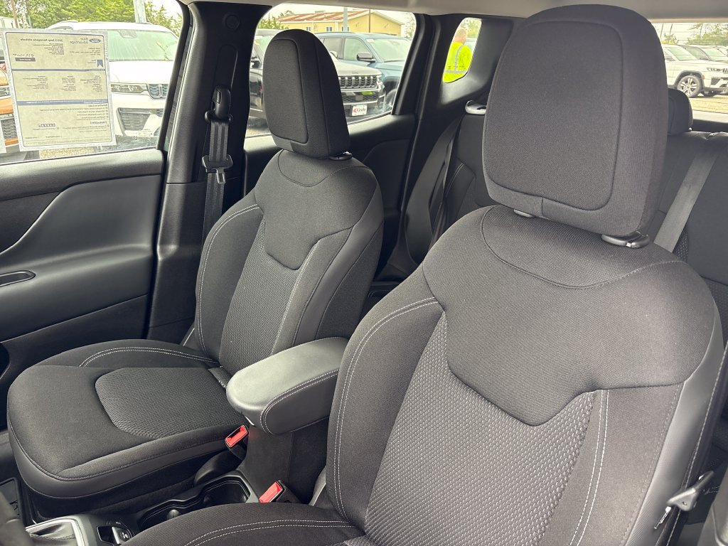 Used 2023 Jeep Renegade Altitude AWD/4WD image 16