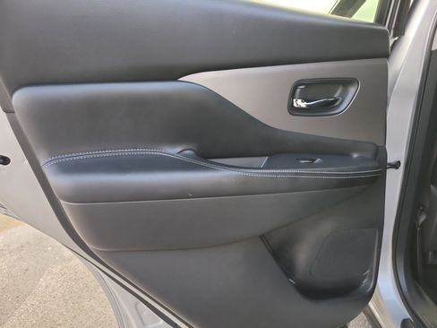 Used 2023 Nissan Murano S image 10