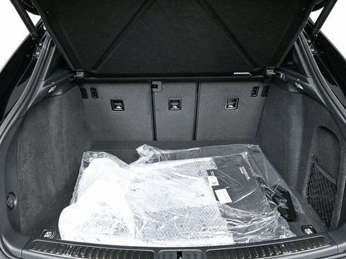 Certified 2025 Porsche Macan image 30