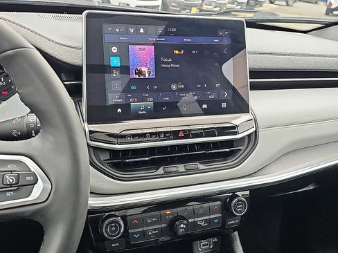 Used 2023 Jeep Compass Limited w/ Sun and Sound Group image 18