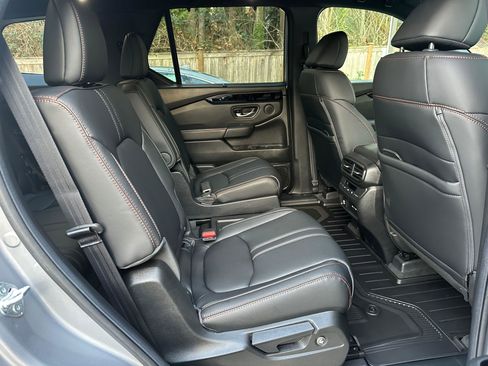 Certified 2025 Honda Pilot TrailSport image 12