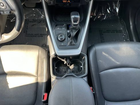 Used 2022 Toyota RAV4 XLE Premium AWD/4WD image 30