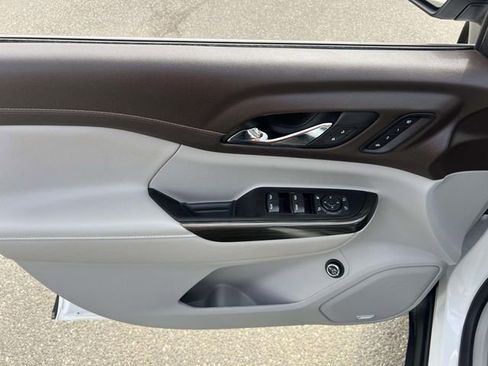 Used 2023 GMC Acadia SLT w/ Preferred Package image 17