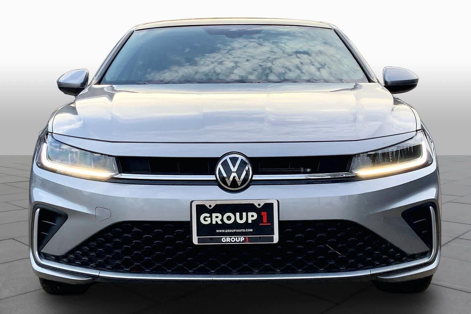 Used 2026 Volkswagen Jetta SE FWD image 4