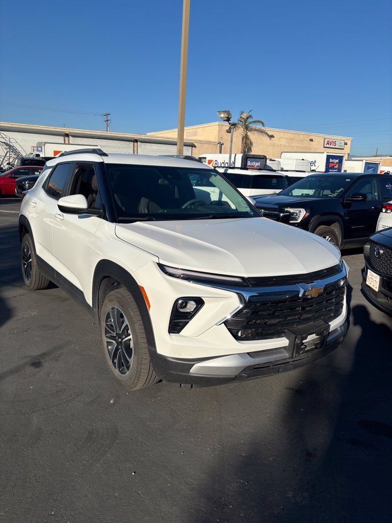 Used 2025 Chevrolet TrailBlazer LT AWD/4WD image 3